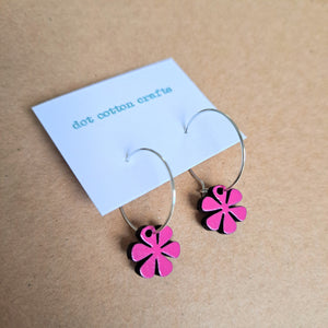 Daisy flower hoop earrings - pink