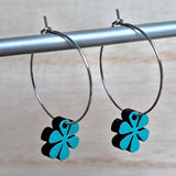 Daisy flower hoop earrings - turquoise