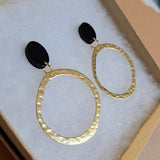 Stud earrings with brass hoop - black